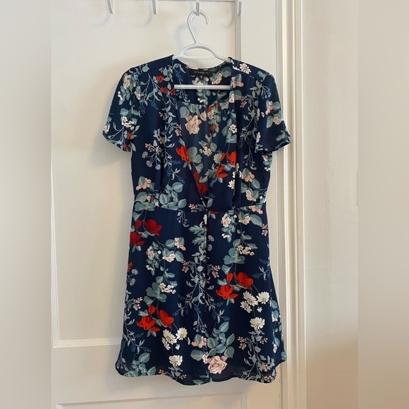 DYNAMITE size small - Picture 1 of 3